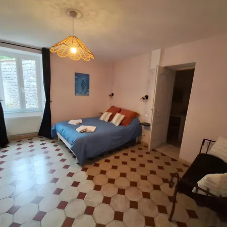 D'hotes L'acampadis Bed & Breakfast 3*