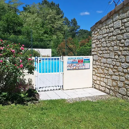 D'hôtes L'acampadis Couette-café 3*